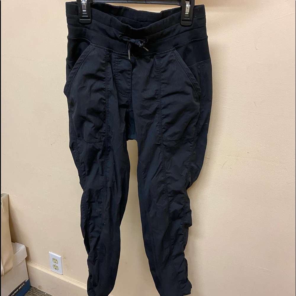 Lululemon cropped pants